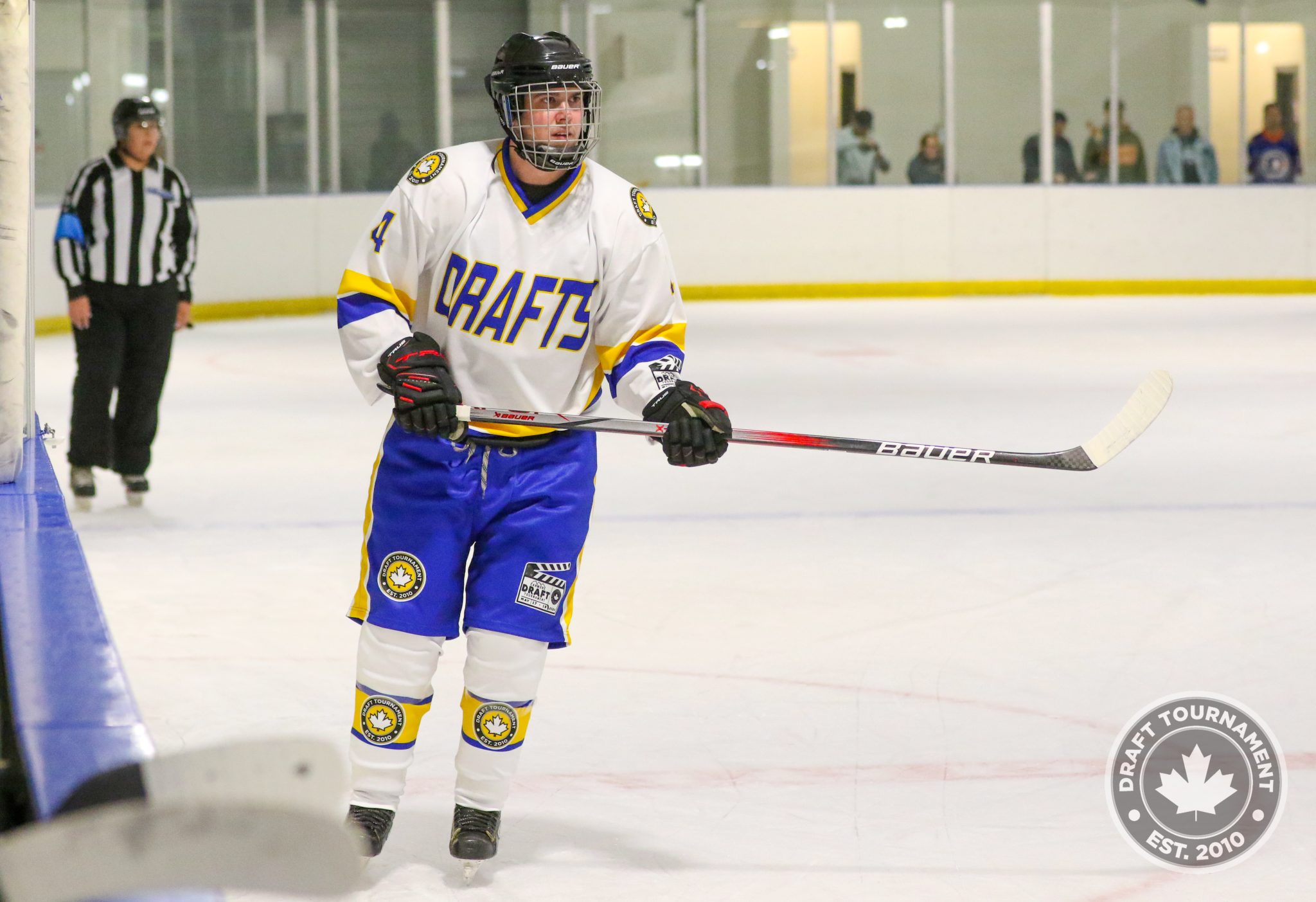 canmorealbertaicehockeytournamentcanadareccoedbeerleague